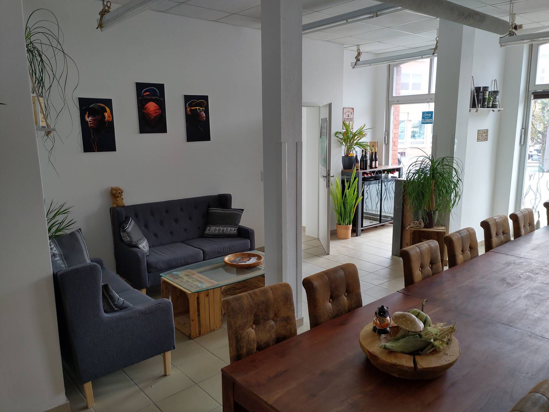 Sitzecke-und-Esstisch